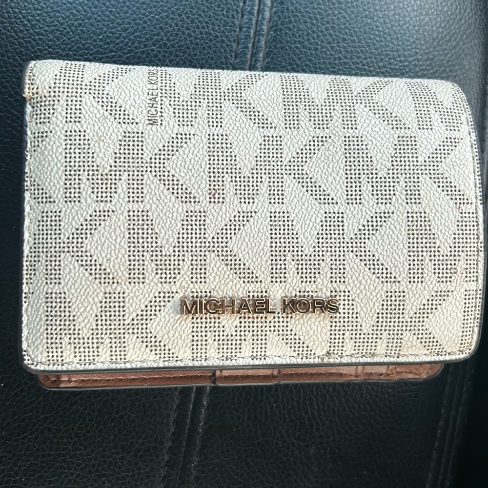 Michael kors wallet